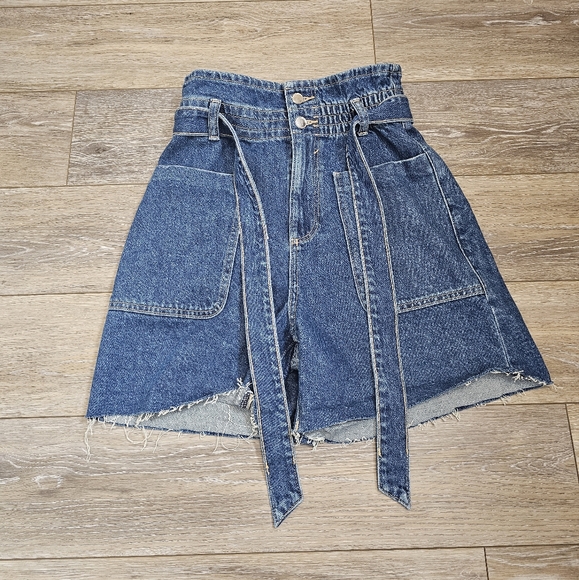 Zara High Waisted Shorts size 2 - Picture 1 of 8